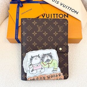 ✨NEW✨Louis Vuitton x Grace Coddington 2025 “Catogram” Desk Agenda Cover MM